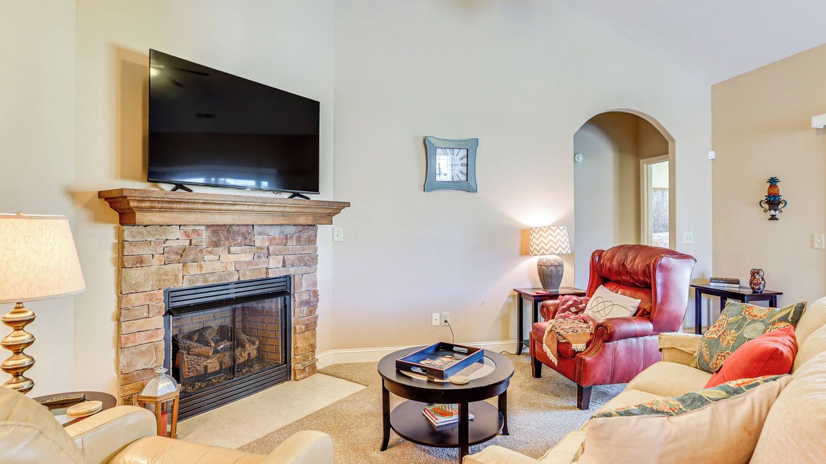 Taylors House | Stay at Jo’s Taylor Retreat: 9 Mi to Greenville!