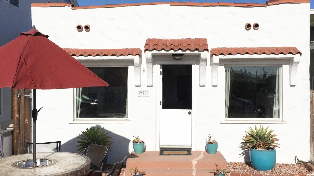 West Newport House | Stay at the beach in your own private cottage. Parking and AC included!