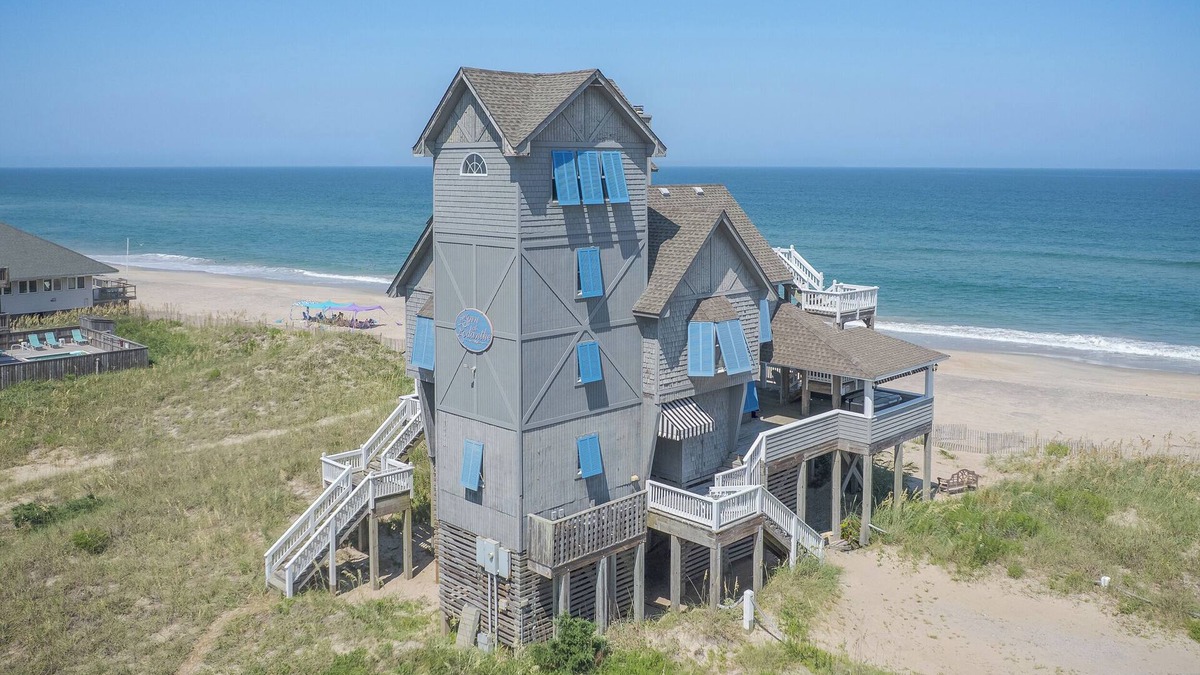 Rodanthe House | Stay at The Inn at Rodanthe—iconic 6BR oceanfront home from Nights in Rodanthe, pure luxury.