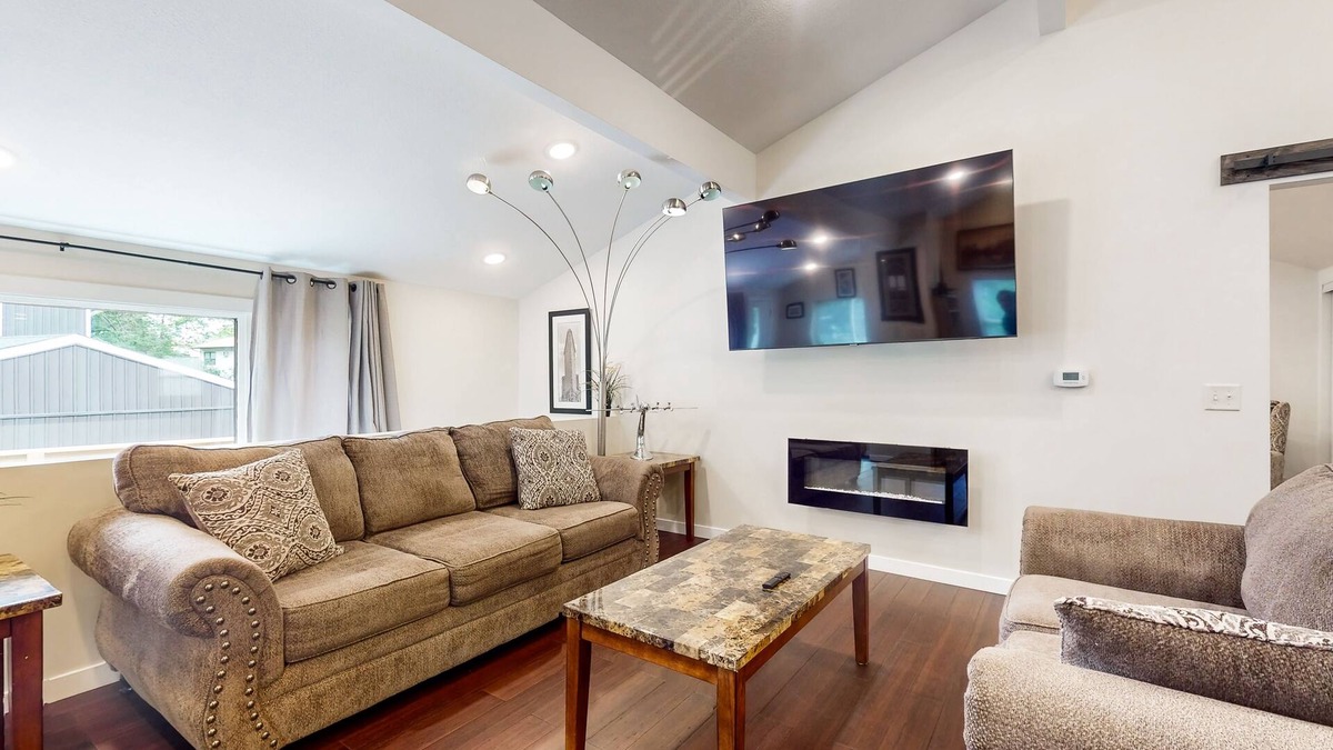 North Hudson House | Stay at the stucco house…Beautiful , nicely decorated home , North Hudson