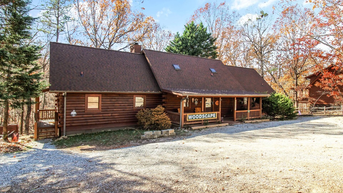 Pine Mountain Valley Cabin | Stay at Woodscape and visit Callaway's Pumpkins and Fantasy in Lights!