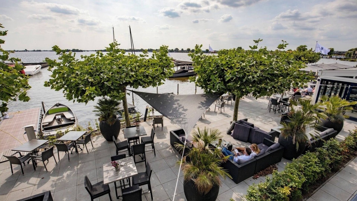 Oud-Loosdrecht Hotel | Stay by the Water with Direct Lake Access, Cycling Trails and On-Site Dining