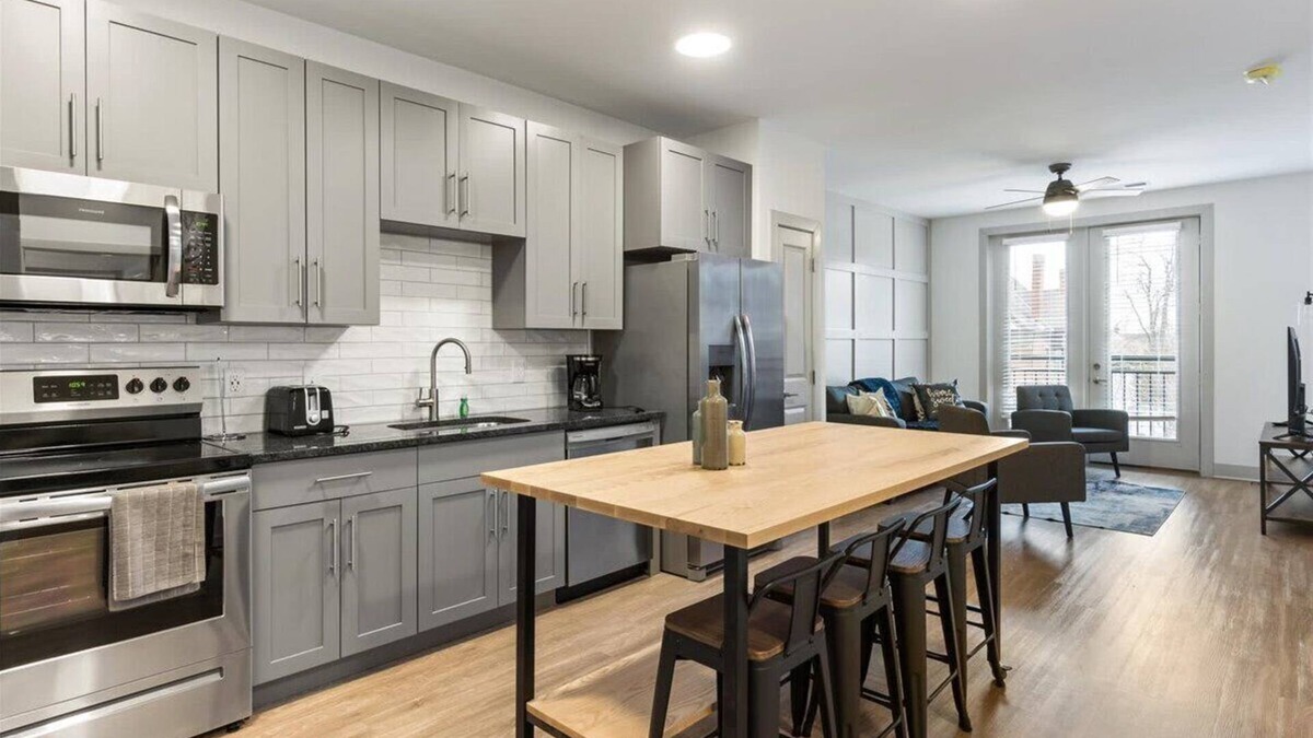 East Walnut HIlls Apartment | Stay Central! Modern Condo Near Entertainment
