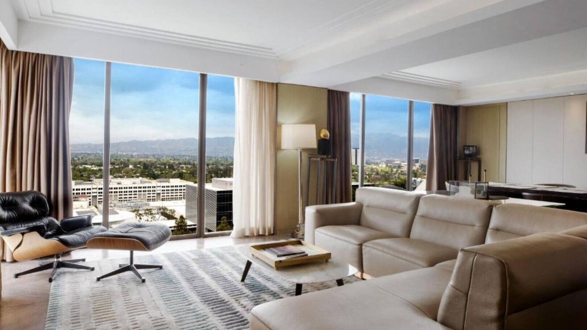 Universal City House | Stay close to the park at our Universal Hollywood hotel