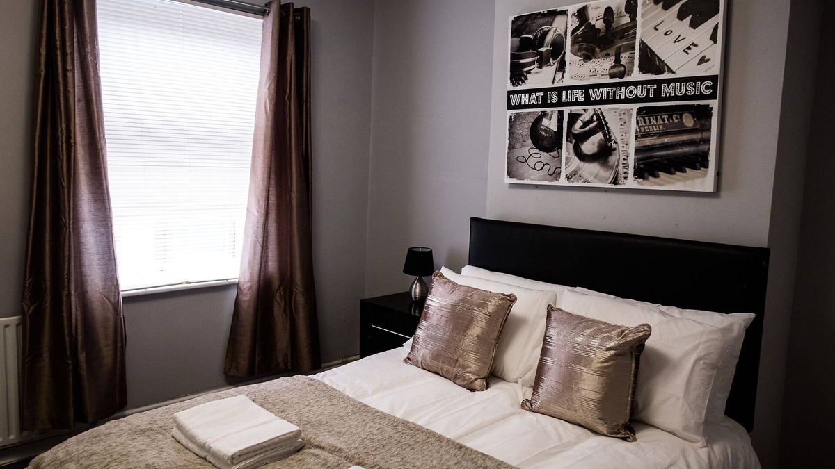 Burslem House | Stay Comfortable- New and stylish holiday home
