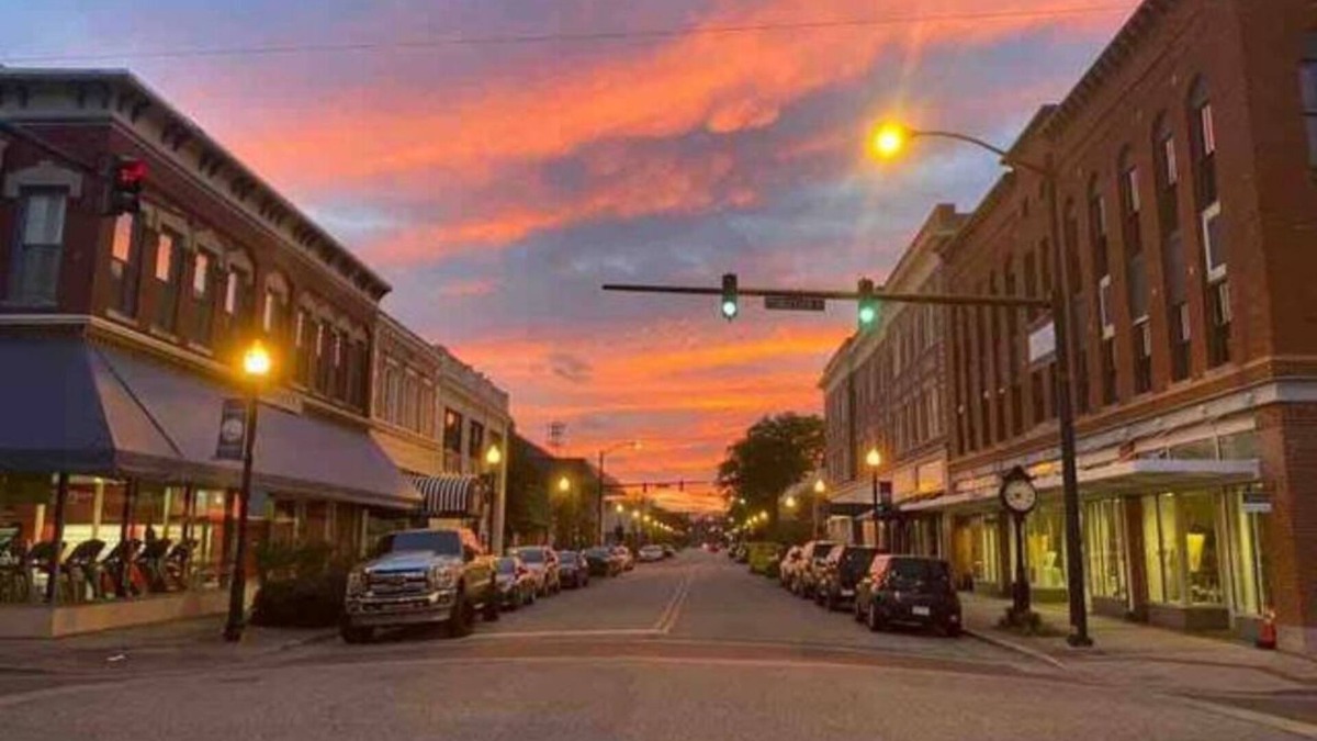 Elizabeth City Apartment | Stay Downtown on Historic Main St.