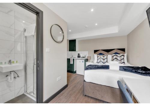 Shacklewell Apartment | Stay & Explore: Convenient Studio - Prime Location