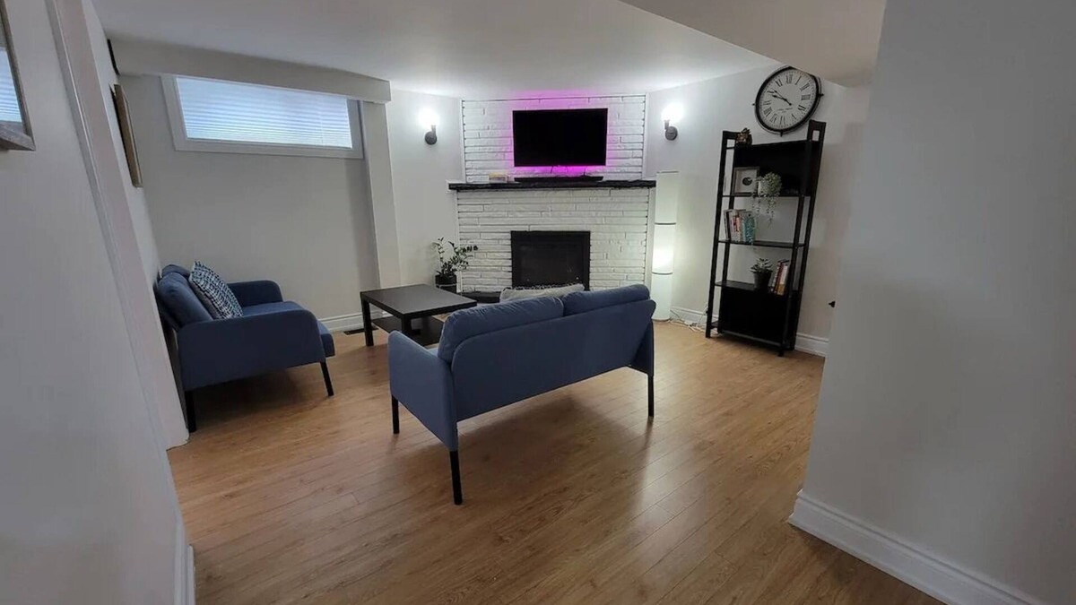 Etobicoke House | Stay for two| Private Bedroom, Kitchen and Bath