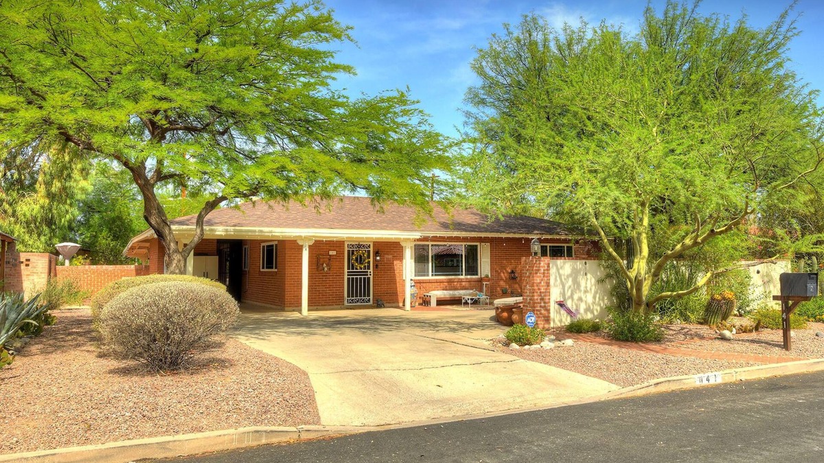 Sam Hughes House | Stay Here, Feel at Home: Your Perfect UofA Adjacent Pet-Friendly Retreat