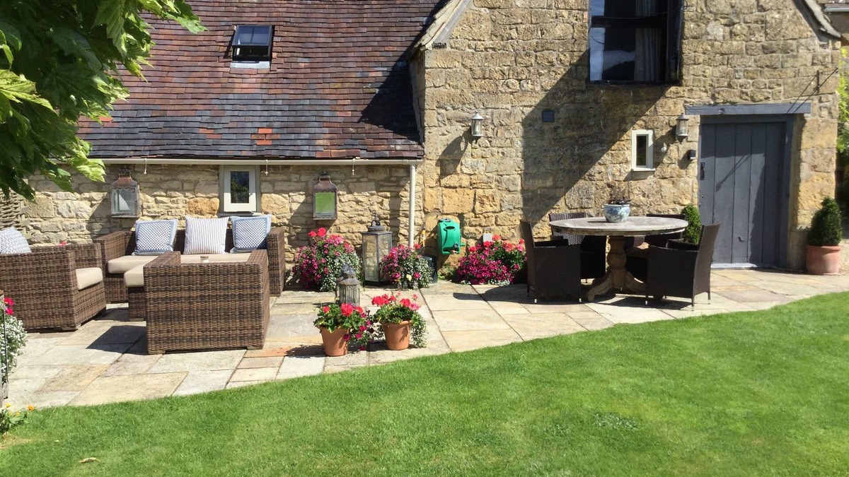 Chipping Campden House | Stay in a 15 century Barn 20 minutes from Stratford on Avon