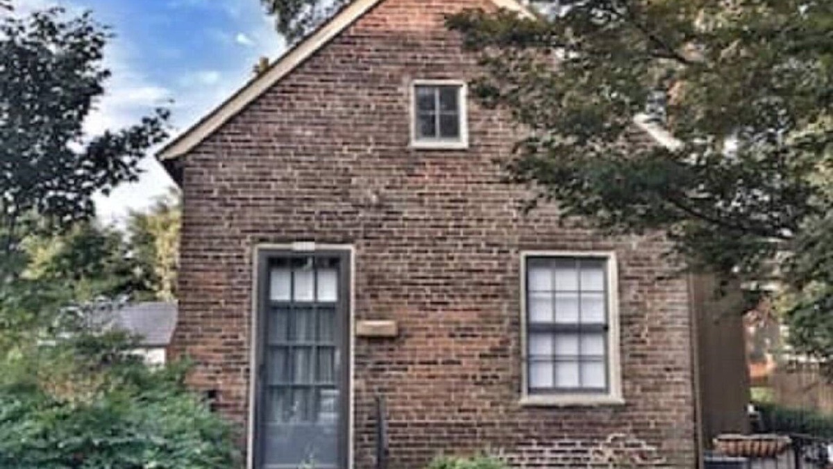 Bardstown House | Stay in a historic Early 1800s Guest House!
