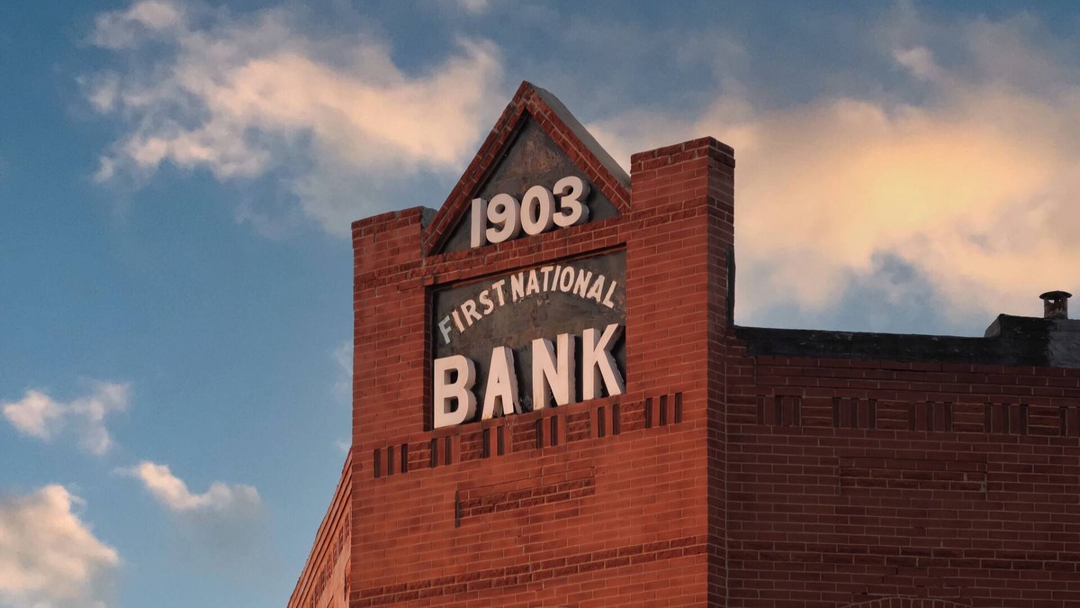 Custer City House | Stay in a Historic Bank Built in 1903 - 2 Bedroom in Custer City Newly Renovated