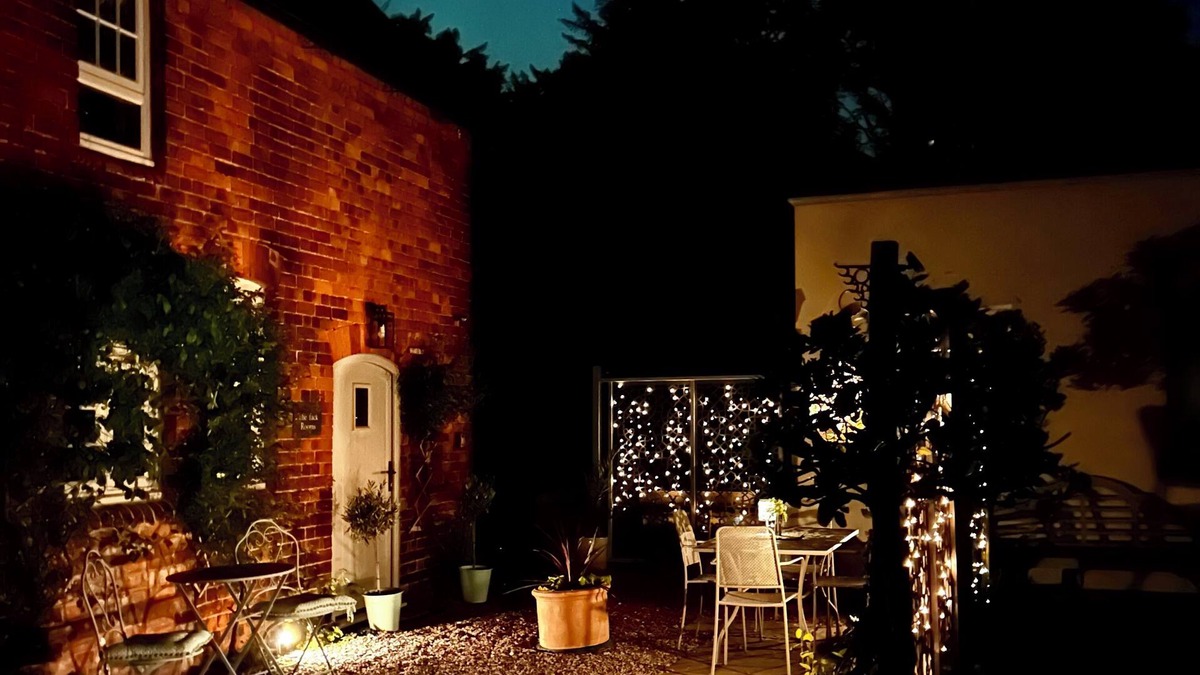 Halfway House Cottage | Stay in a Regency Coachouse retreat set in a rural Shropshire village.
