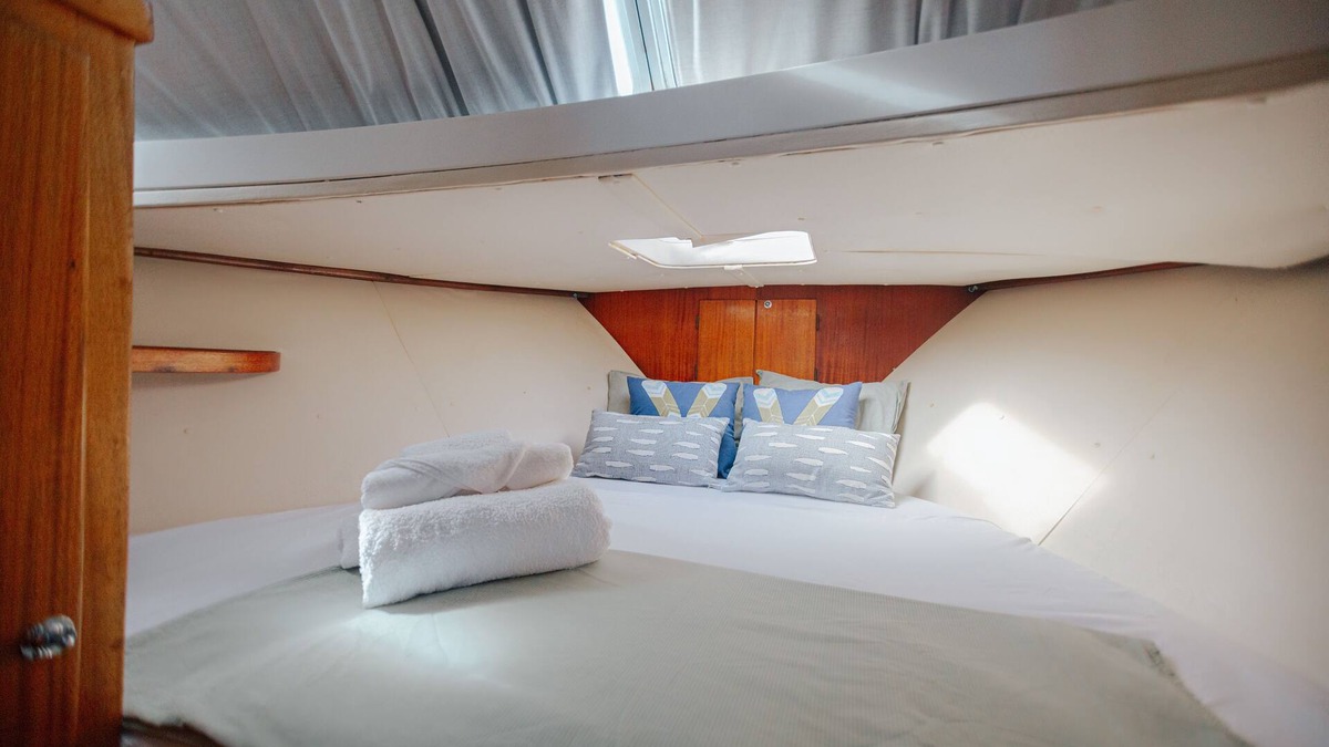Albufeira Boat Rental | Stay in a Yacht: Your Exclusive Retreat in Algarve