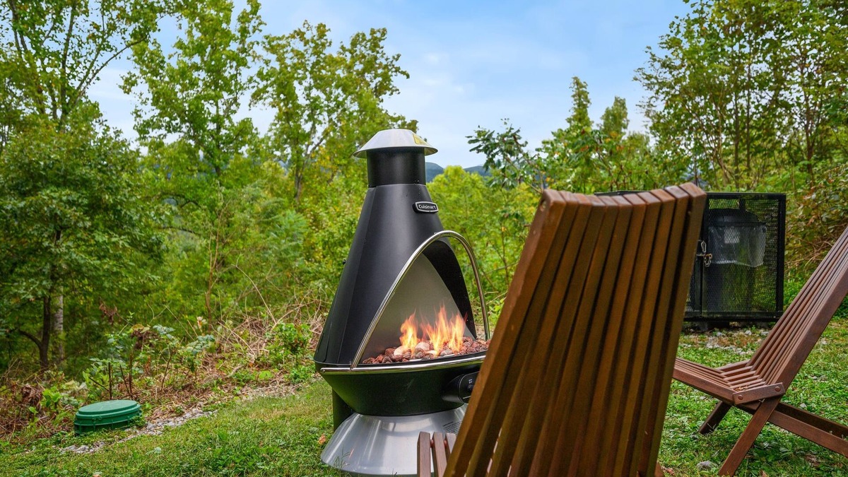 Gatlinburg - Pigeon Forge Cabin | Stay in a Yurt! Cozy Comfort & Nature Bliss