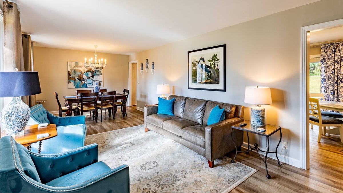 Franklin House | Stay in Franklin - Contact-free check-in- house - fire pit & grill