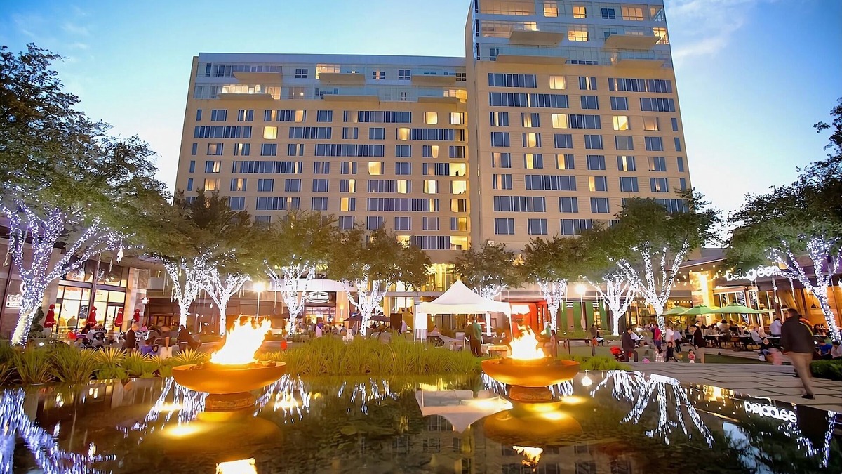 Memorial House | Stay In Indulgence! Free Parking w/Pool, Live Music/Performance at Night!