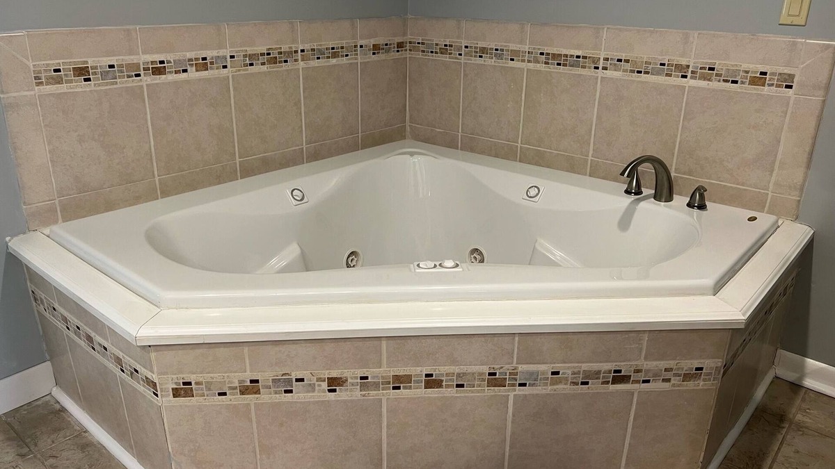 Ohiopyle Apartment | Stay In Ohiopyle by the trail with a jetted tub