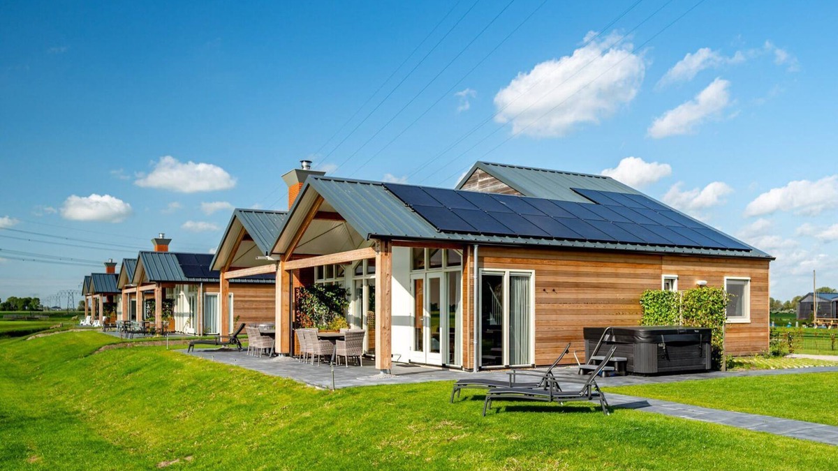 Akkrum House | Stay in our semi-detached Anker 8 Wellness bungalow with a sauna, an outdoor spa, and a sunshower.