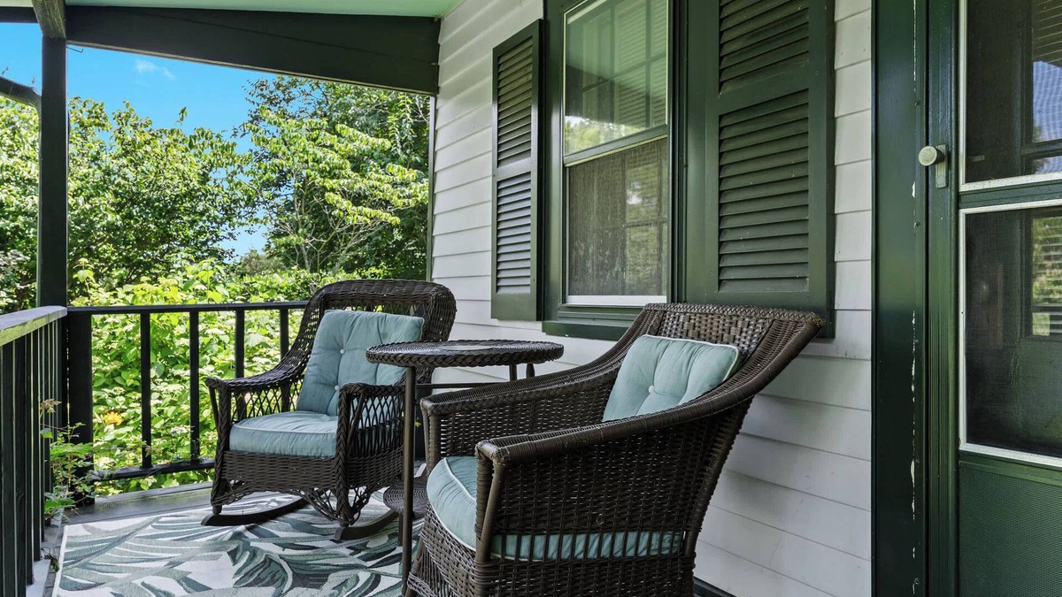 Prospect Apartment | Stay In Smithsonian's of American Gardens Collect.
