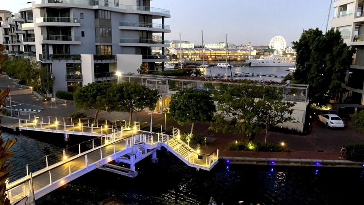 Victoria and Alfred Waterfront Apartment | Stay in Style: Waterfront Marina, Gulmarn