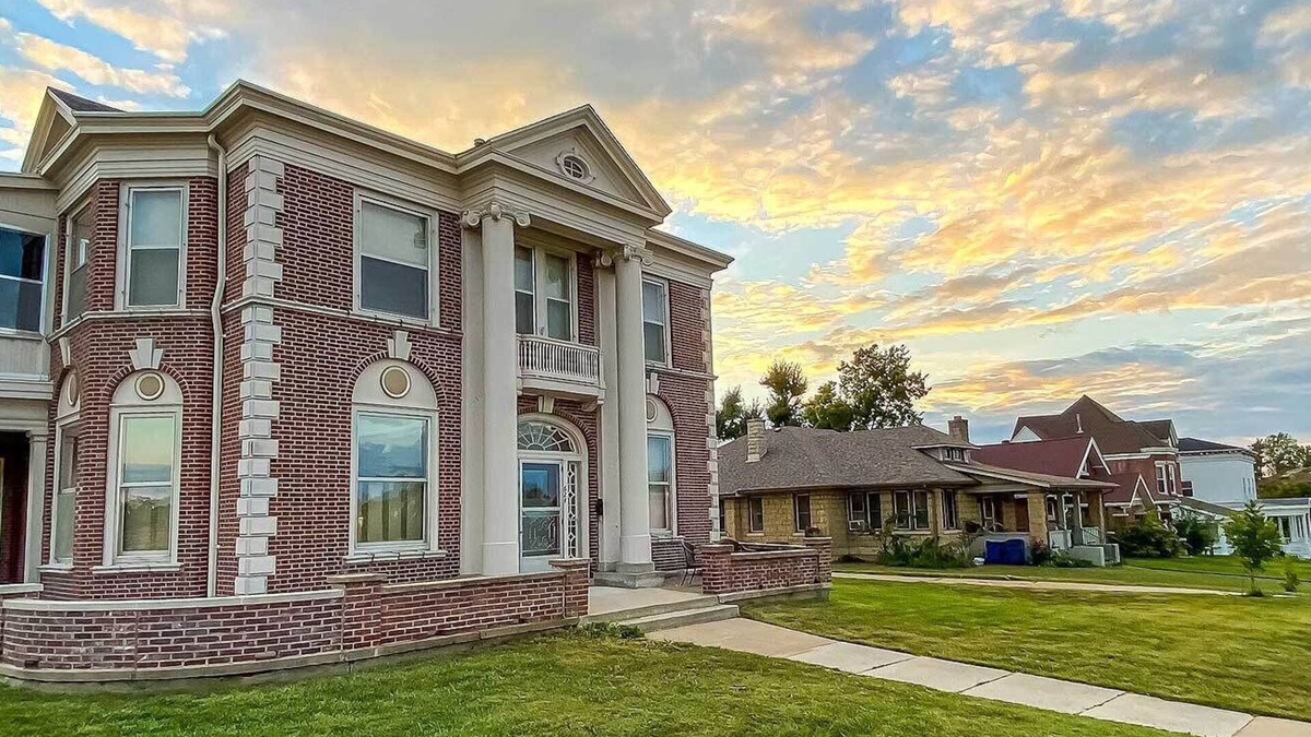 Jefferson City House | Stay In The Center of It All at Parker's Place