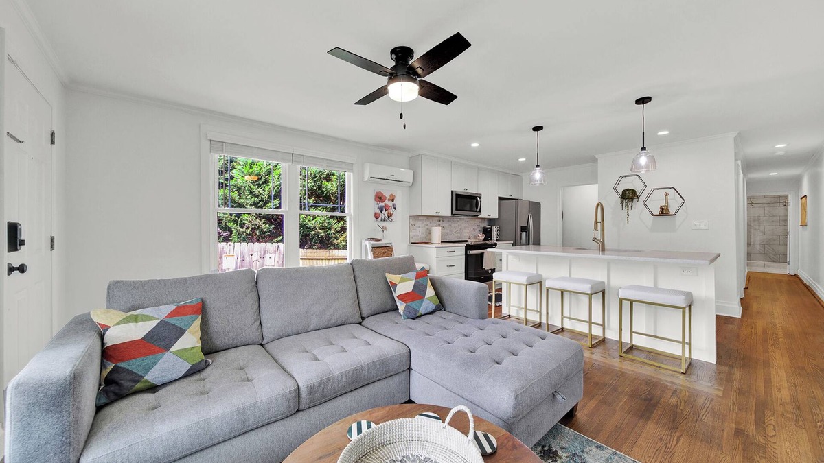 Myers Park Apartment | Stay in the center of it all!