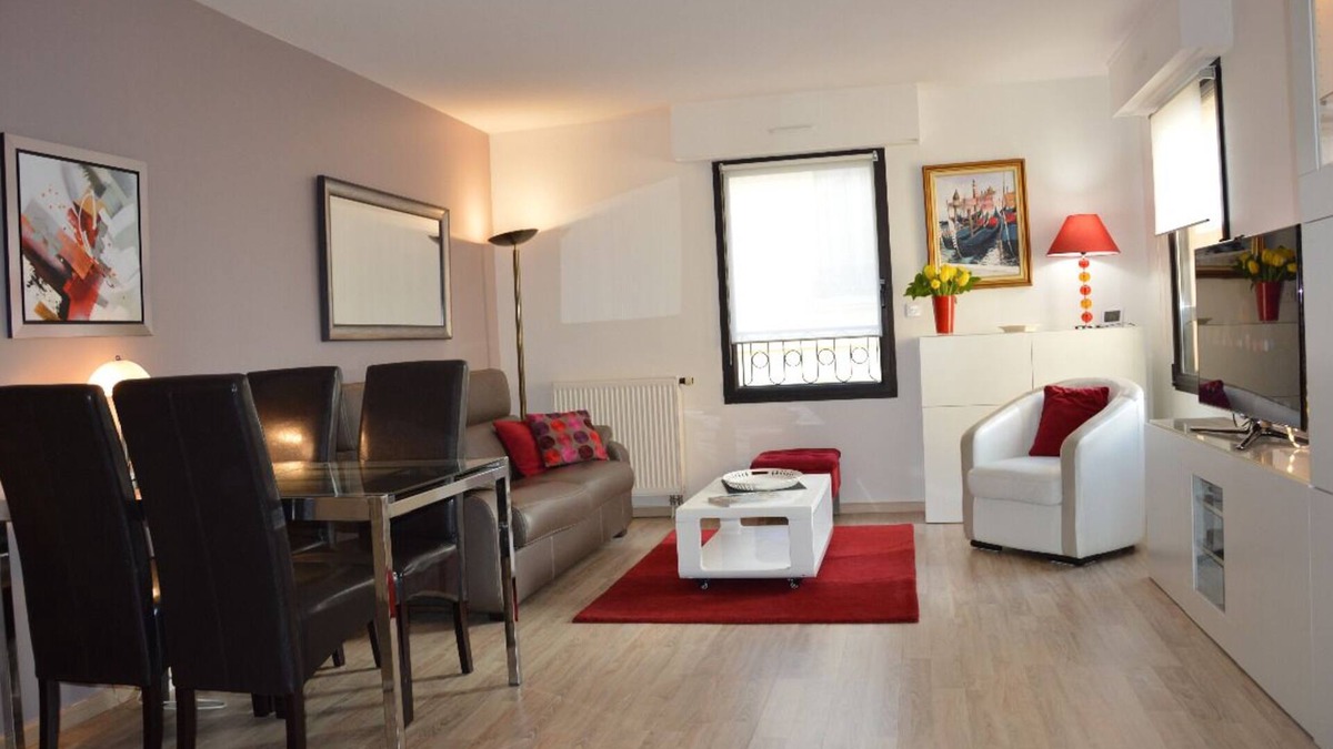 Notre-Dame Apartment | Stay in the heart of Versailles