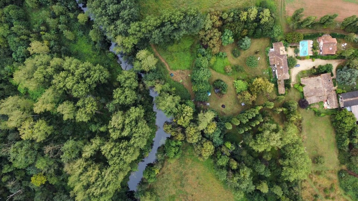 Voulon House | Stay in the heart of nature in this beautiful country house