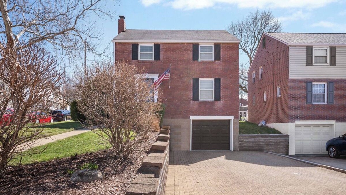 Oakmont House | Stay in the Heart of Oakmont – Walk to the 2025 U.S. Open!