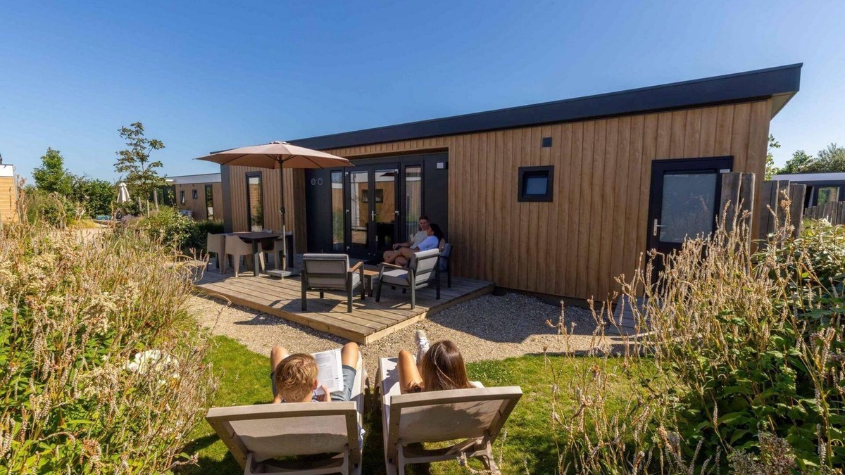 Nieuwvliet House | Stay in the modern and spacious Zonneweelde Lodge and be on the beach in no time