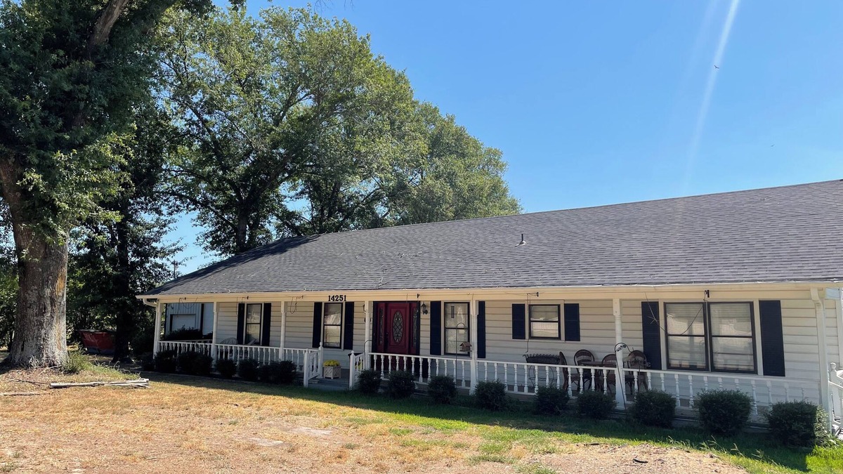 Whitehouse House | Stay in this beautiful country home!