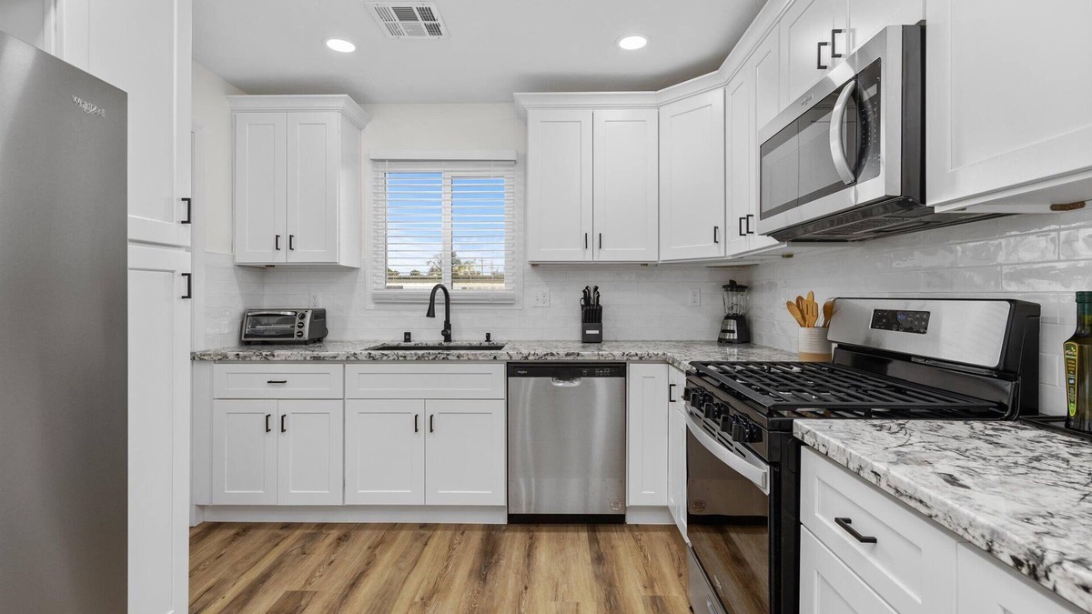 Riviera - Westchester House | Stay in this Downtown Cottage