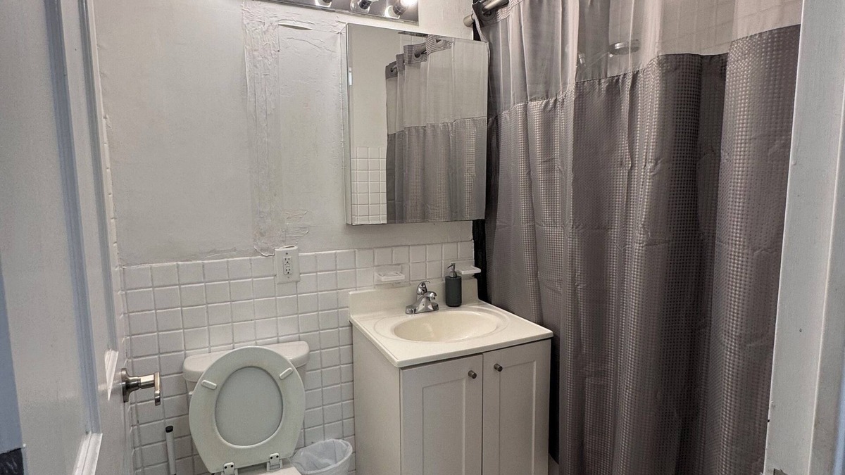 Midtown West Apartment | Stay in Times Square NYC! 2BR Apartments