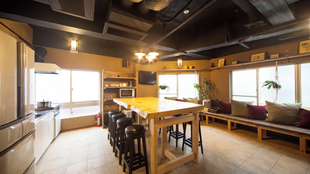 Kannai Apartment | Stay in Yokohama Retro Old Town, film and drama locations! 5LDK, 100 sq.m. 5-minute walk to JR Kannai Station and 6 stations on 4 lines are available!