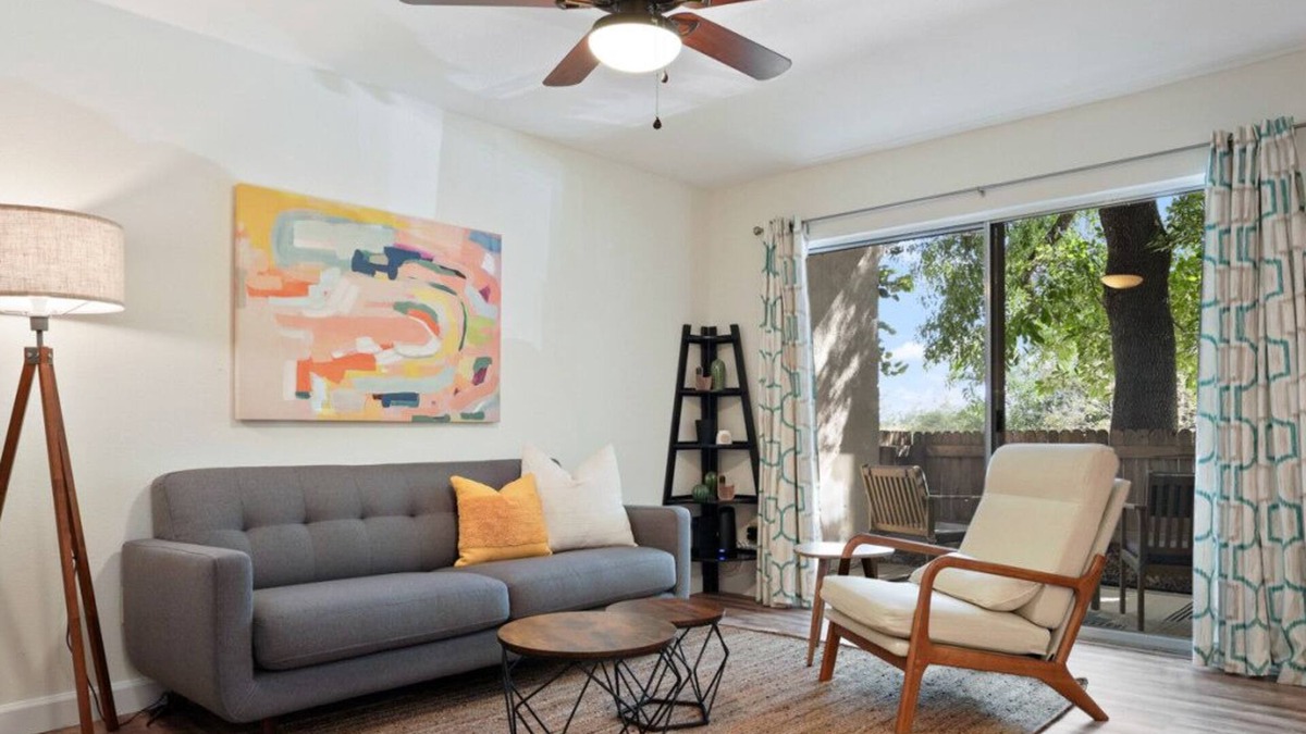 Highland Hills Condo | Stay Longer in Austin | King Suite + Poolside Fun!