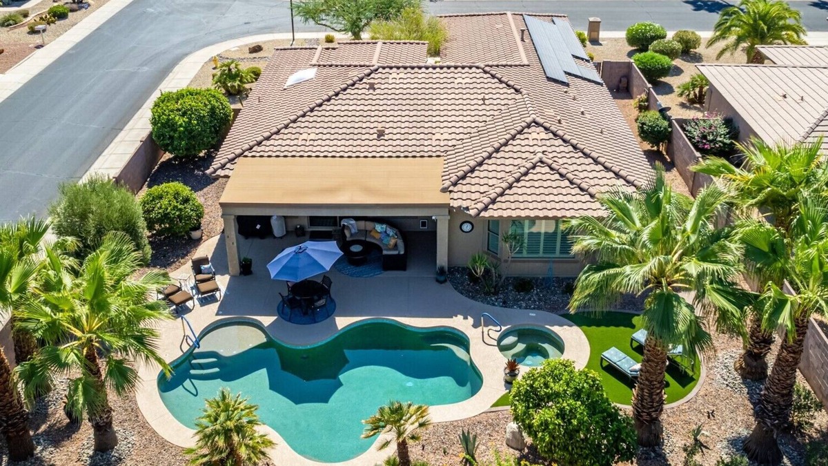 Surprise House | "Stay n Play" Oasis - Surprise/Heated Pool/Spa/Golf Cart/45+ Resort Community