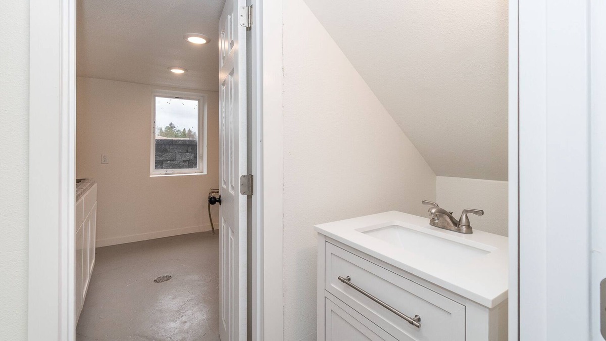 Dickinson House | Stay next to DSU Campus!