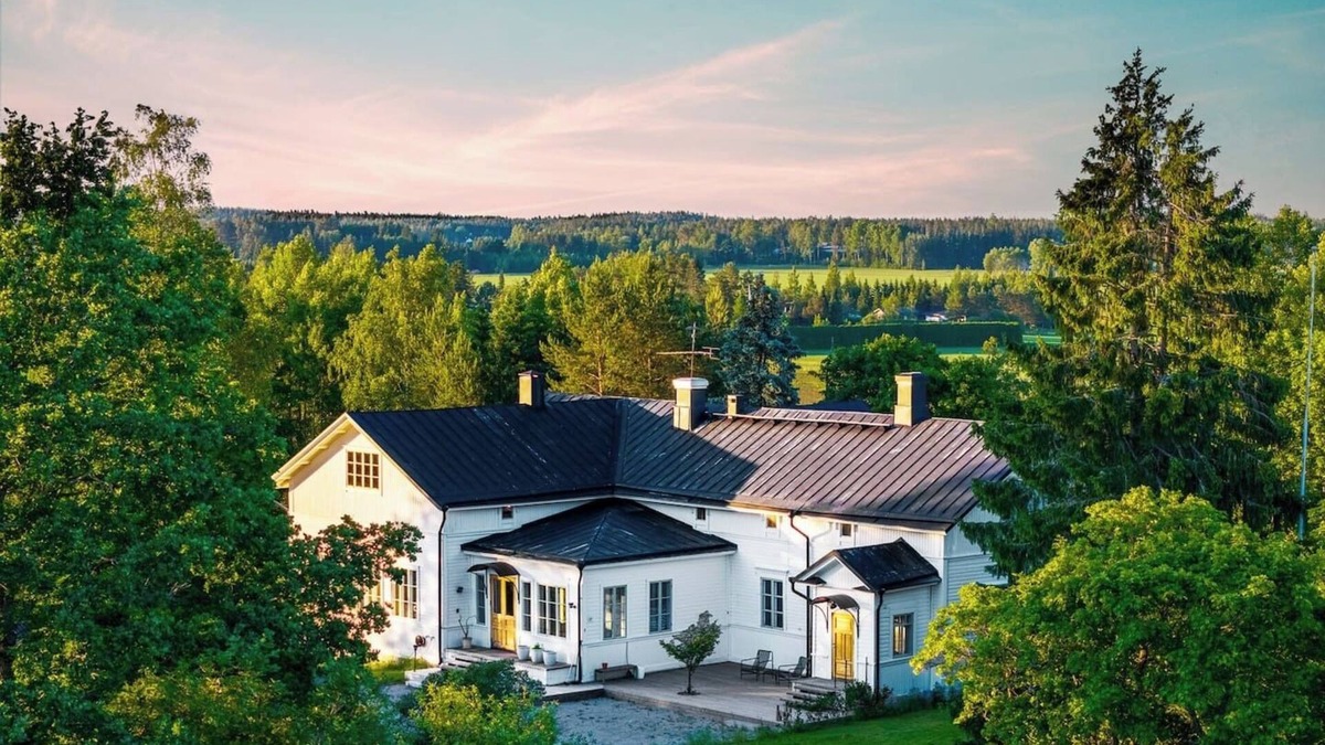 Salo House | Stay North - Walola Estate 600m2 Manor House
