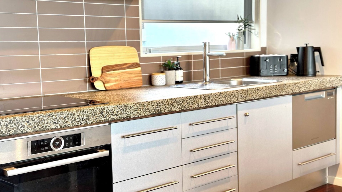Petone Apartment | Stay on Jackson - quiet retreat in the centre on Petone