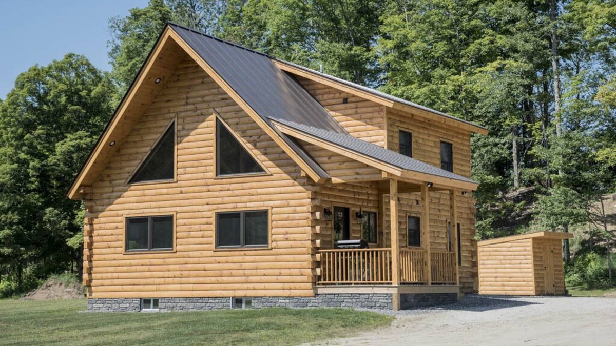 East Burke Cabin | Stay on Kingdom Trails in a four bedroom cabin!