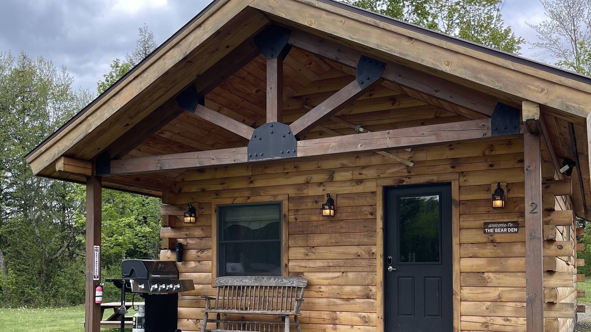 East Burke Cabin | Stay on Kingdom Trails in a one bedroom cabin!
