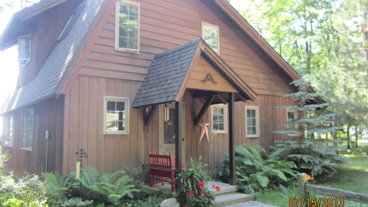 Forest Beach Cottage | Stay On The Tunnel Of Trees Scenic Highway