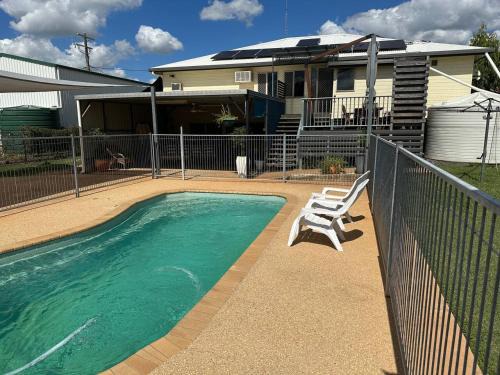 Clermont House | Stay Outback Clermont - Pet Friendly