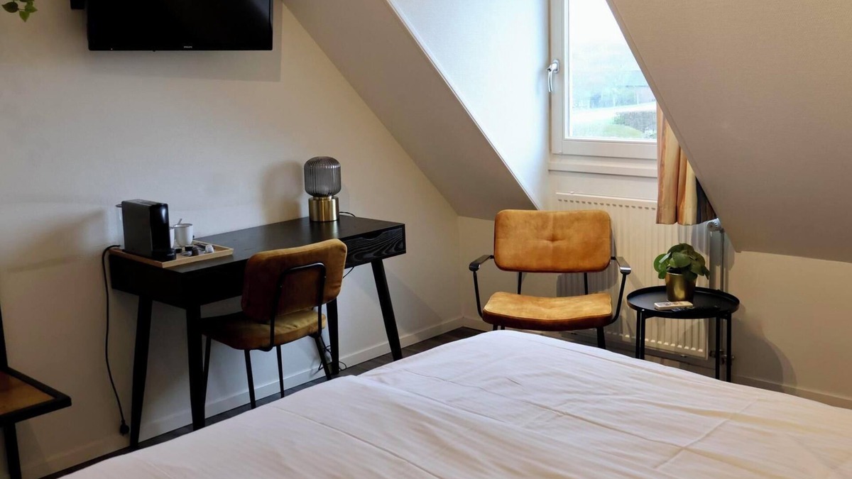 Municipality of West Maas en Waal Hotel | Stay overnight in an atmospheric room with beautiful views.