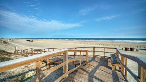 Port Aransas Apartment | Stay Palm by AvantStay Boardwalk Pool