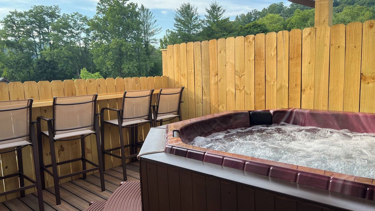 Confluence Apartment | Stay, play and relax in Ohiopyle, PA, Hot tub, Pool table, GAP, Arcade Game