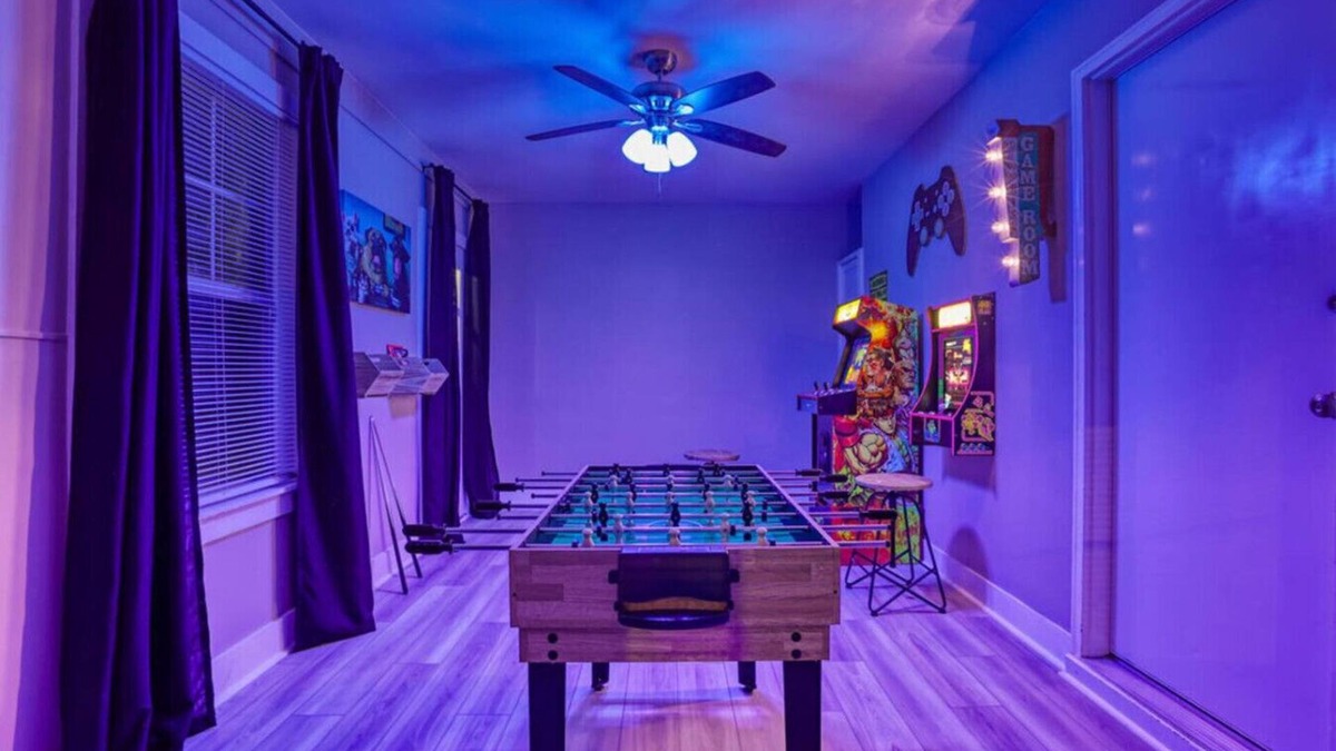 Savannah House | Stay + Play Savannah - Game Room Getaway + Yard