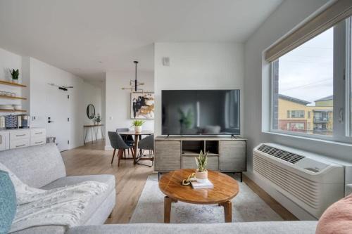 Humboldt Apartment | Stay Portland - Designer 2BR Alberta Arts District 90 WalkScore