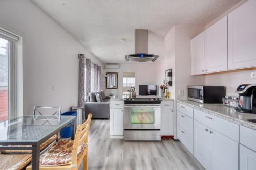 King Apartment | Stay Portland - Spacious & Hip 1BR with All Access to NE Portland